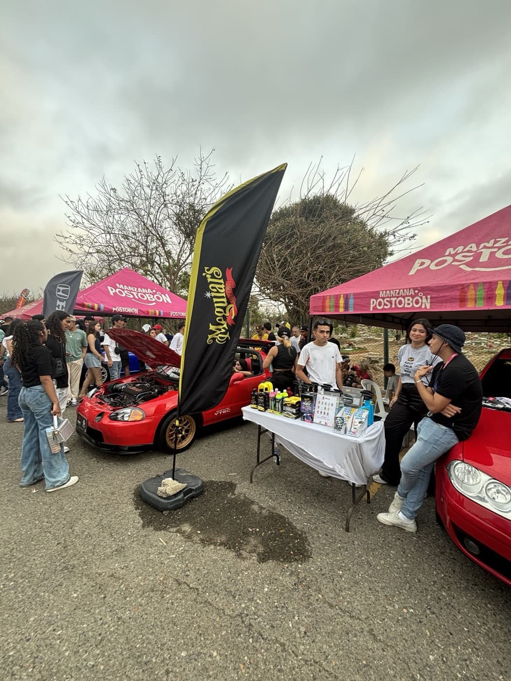 Stand de Tecno Car Films y Meguiar's en un evento de autos